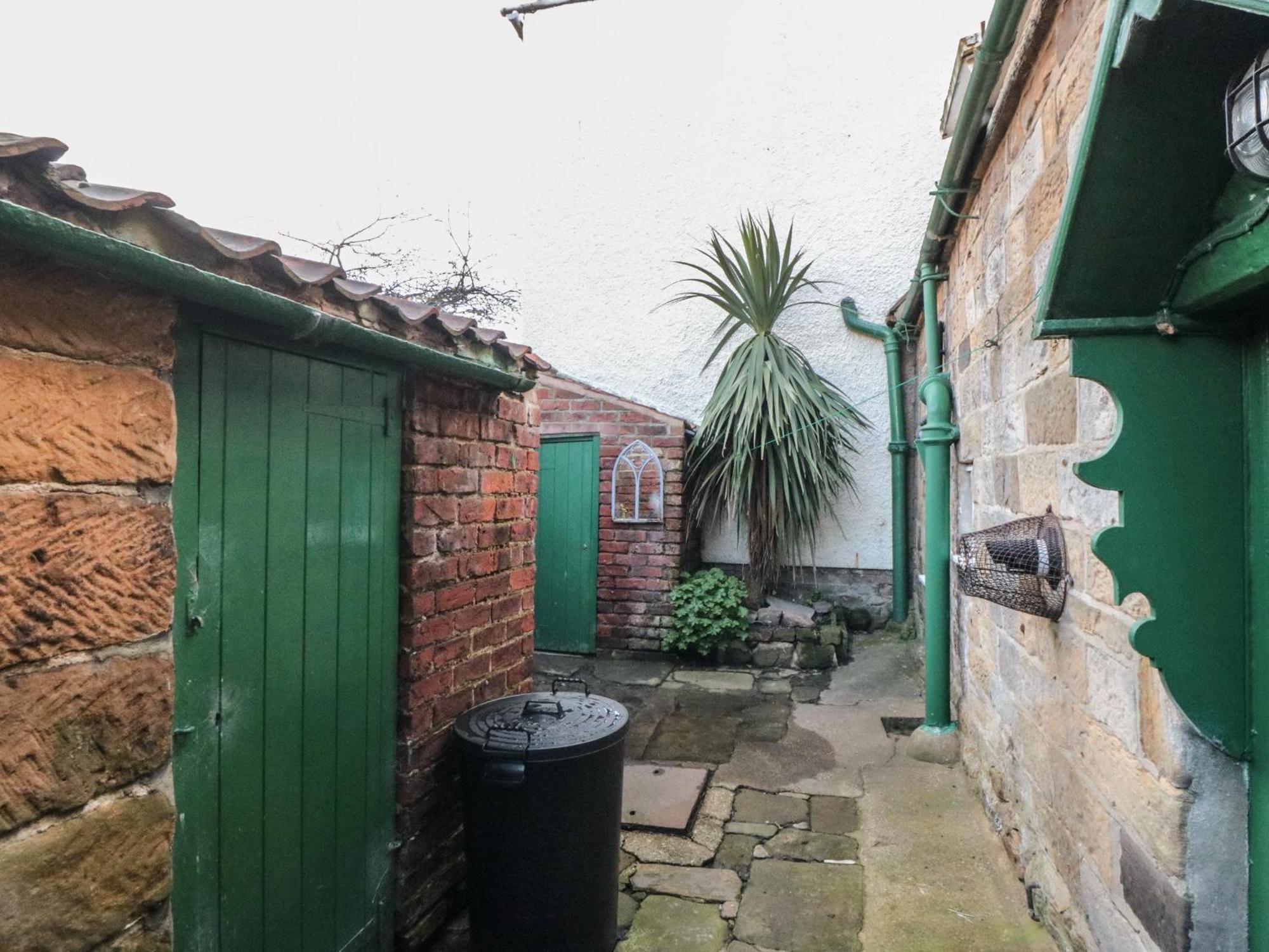 Newton Cottage 惠特比 外观 照片